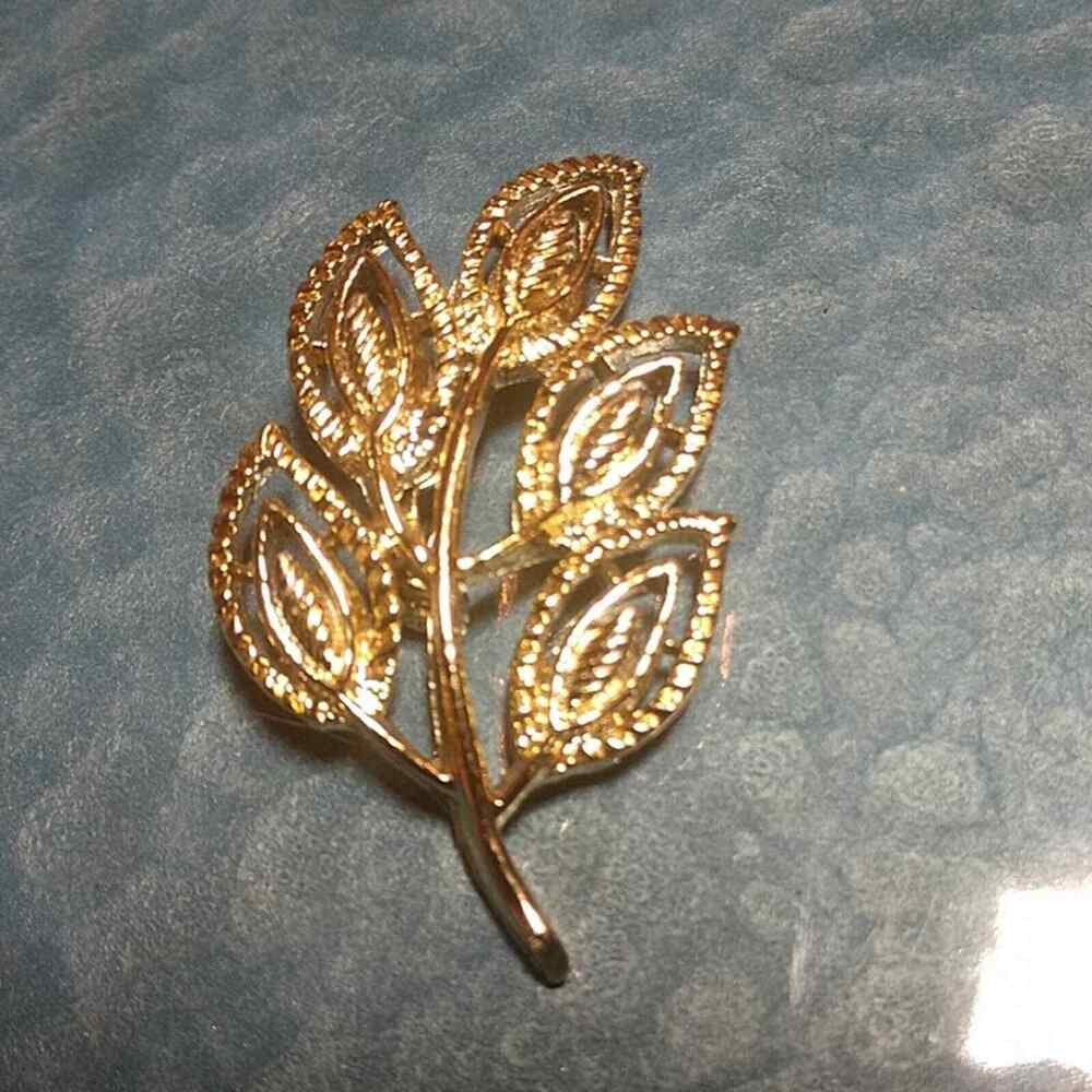 Gerry's Vtg. Golden Leaf Brooch